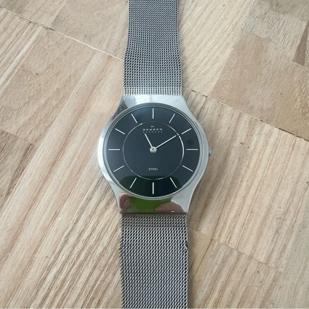 Skagen men’s black dial stainless steel dress watch NEW BATTERY